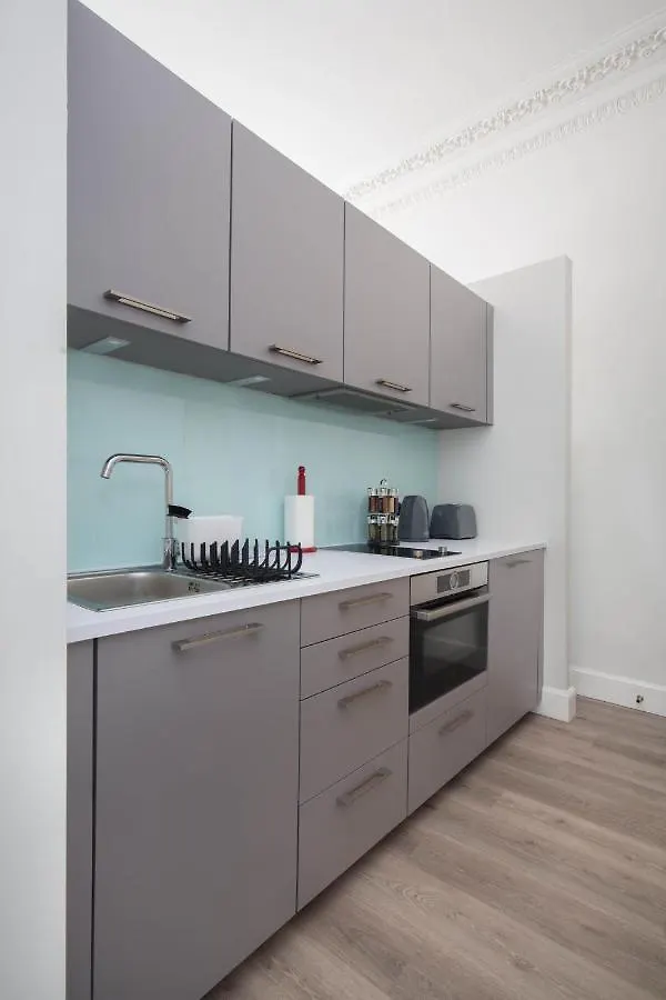 Modern Studio Apartment In Prime Central Location Edinburgh