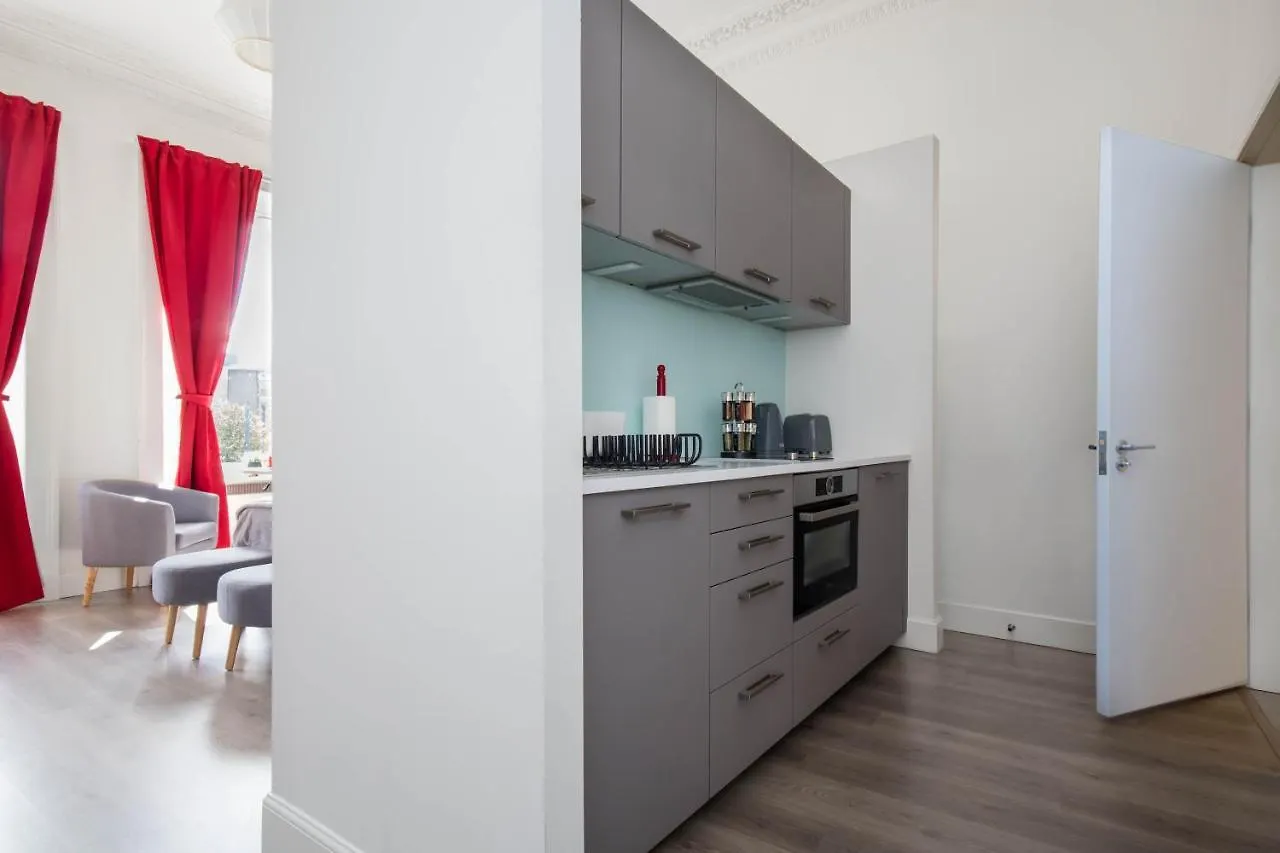 Modern Studio Apartment In Prime Central Location Edinburgh