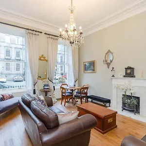 Maindoor Flat Nestled In Heart Of Stockbridge Edinburgh