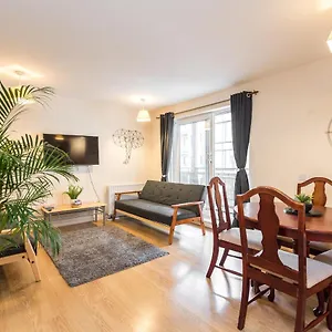 Elegant 2 Bedroom Centre - Free Parking - Private Balcony Edinburgh